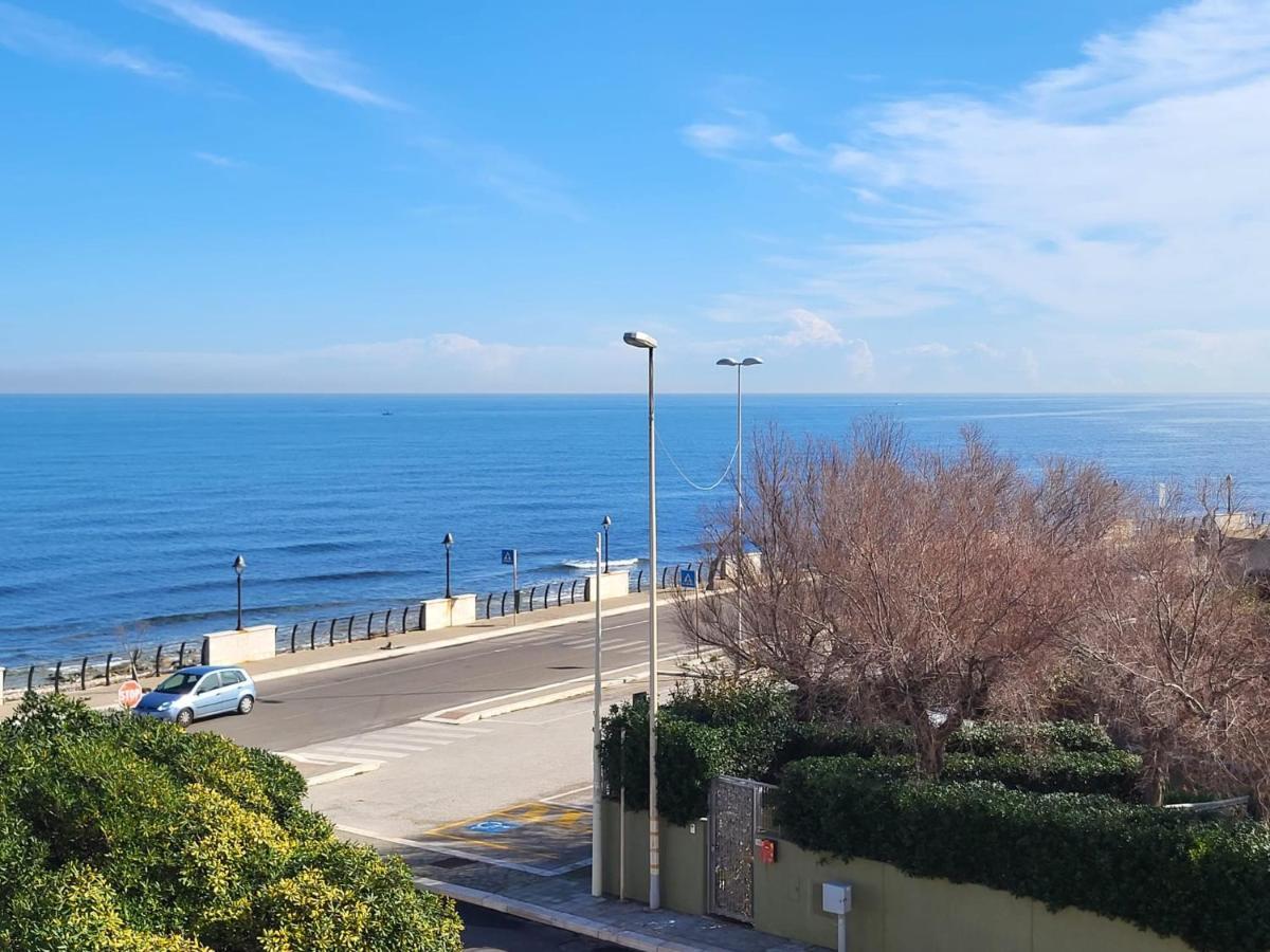 Casa Al Mare Hotel Бари Екстериор снимка